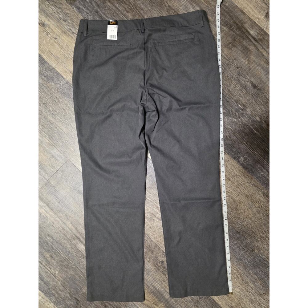 Lee Women's Wrinkle Free Relaxed Fit Straight Leg Pant, Charcoal Heather, 18 M - Picture 4 of 7